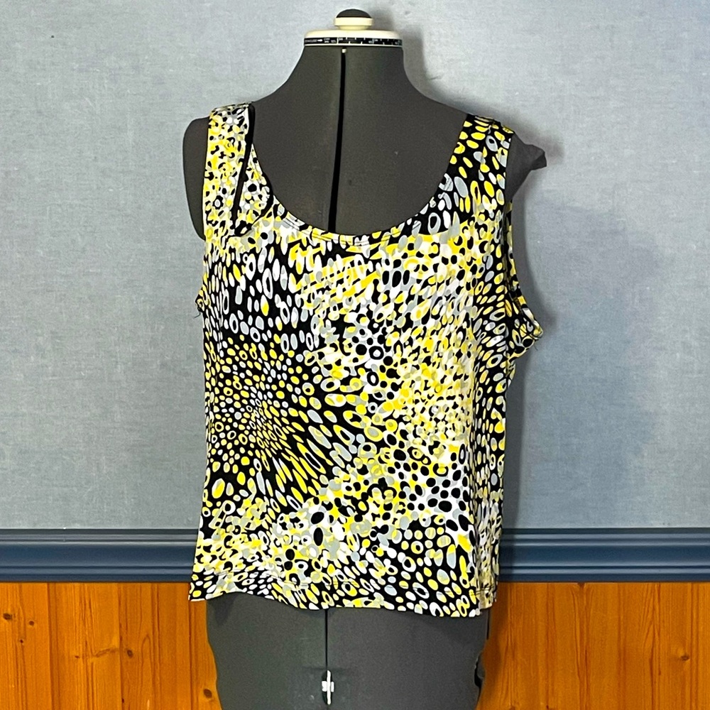🔥3 for $15 Sale -EUC- Perceptions tank size 14